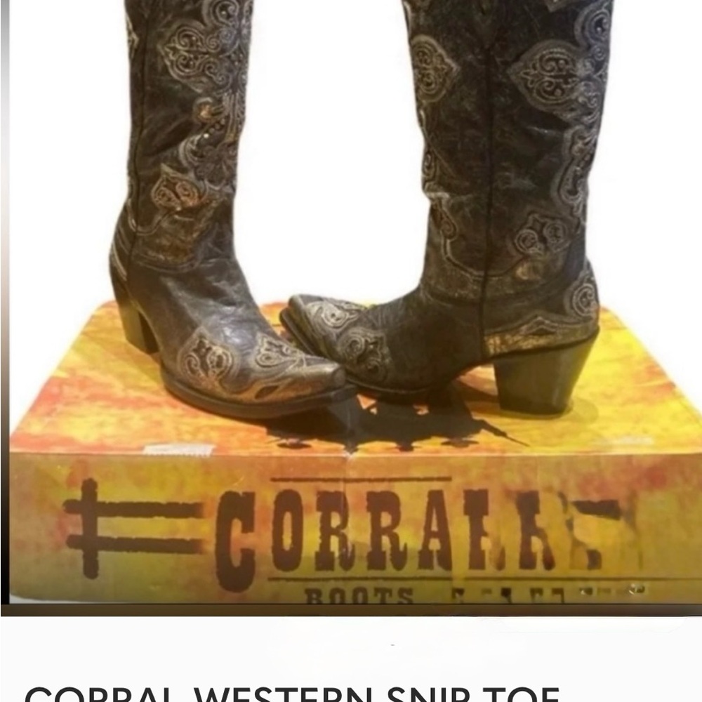 Corral Black Embroidered Heeled Boots